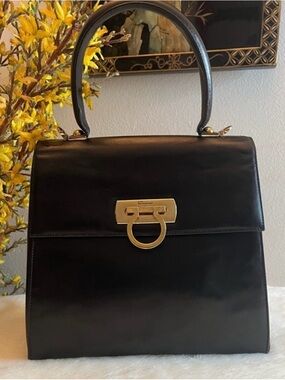🩷Salvatore Ferragamo Black Leather Top-Handle Satchel with Gold Hardware🩷